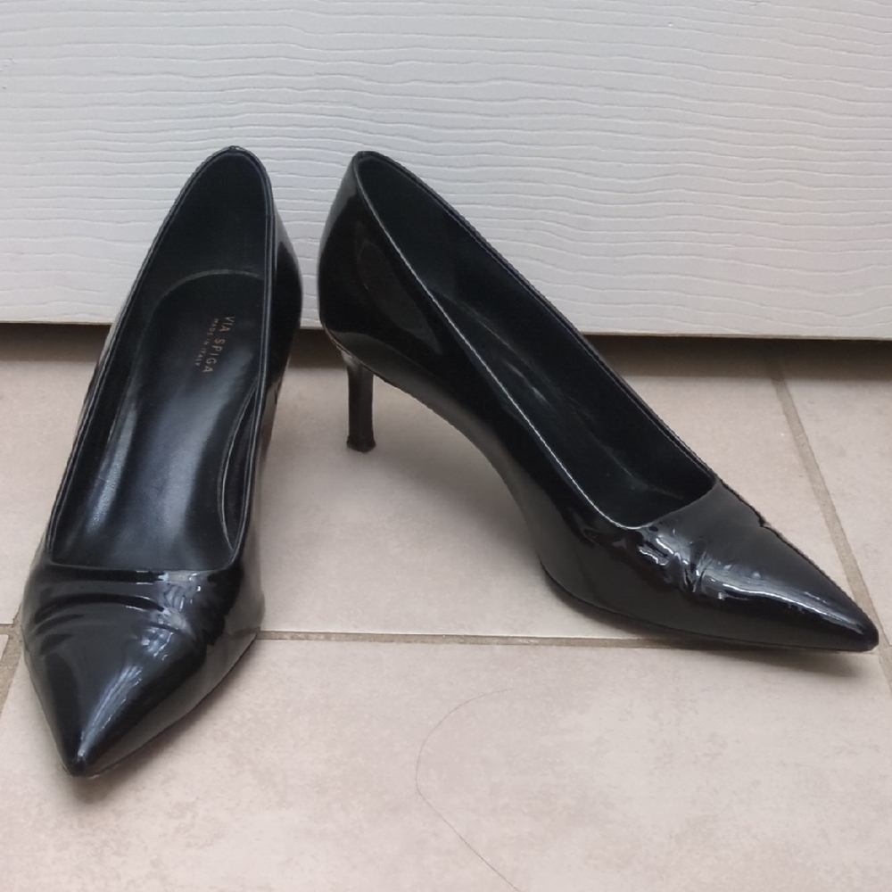 Vintage Via Spiga Glossy Black Pointy Toe Kitten Heels
